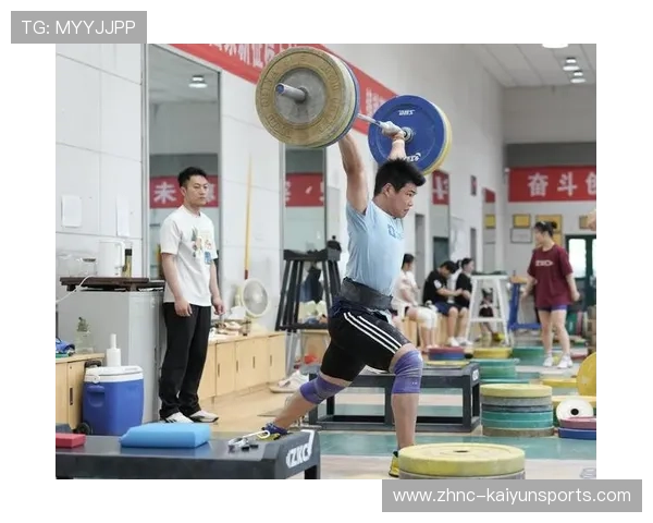 世界举重老将转型教练团队扩建完成，世界举重选手